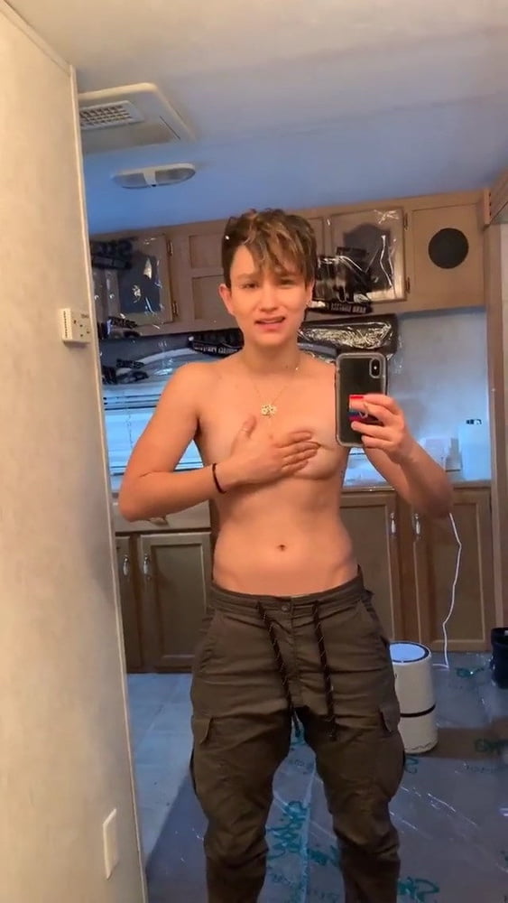 American actress Bex Taylor-Klaus topless selfie shots