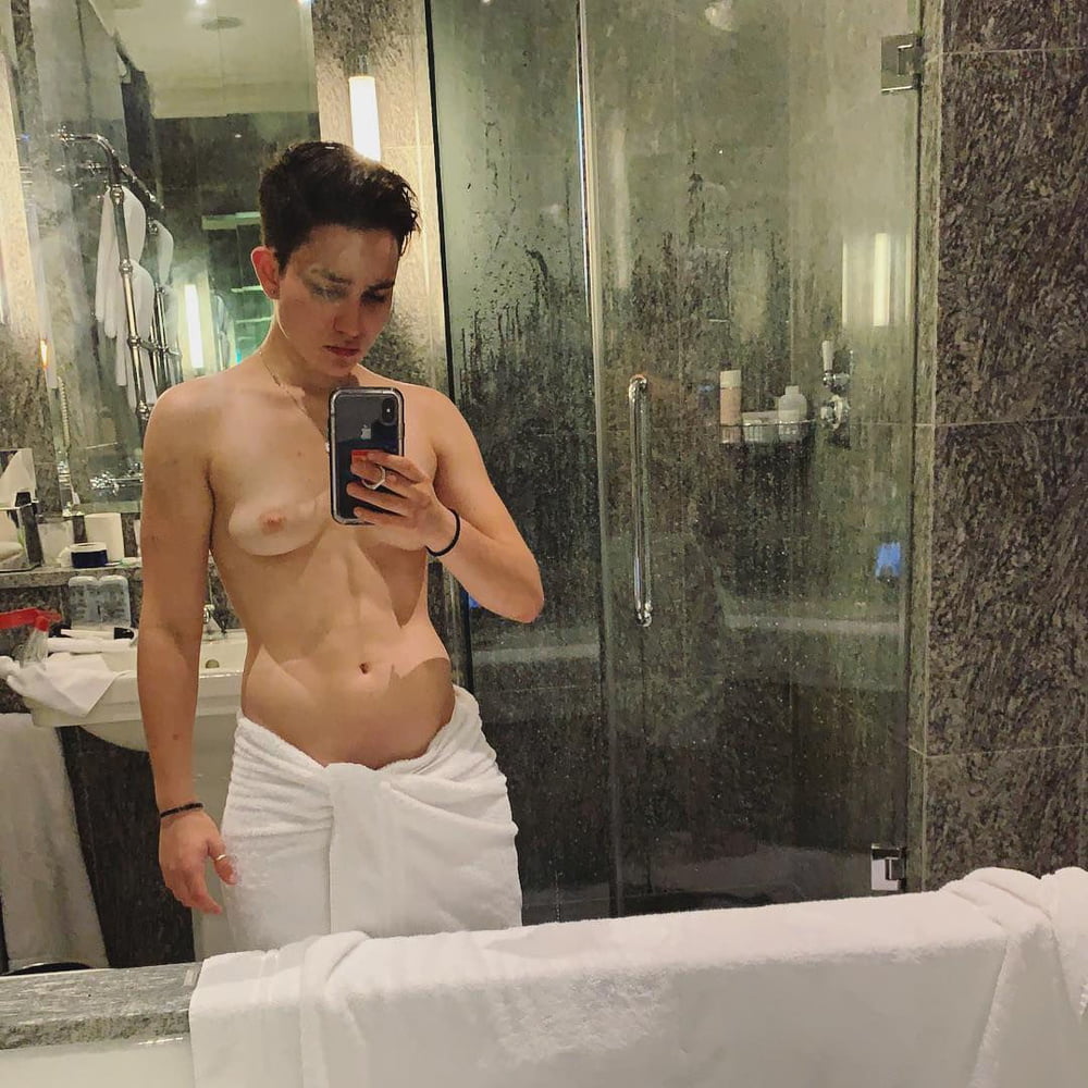 American actress Bex Taylor-Klaus topless selfie shots