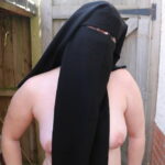 Niqab Flashing  nude in the yard
