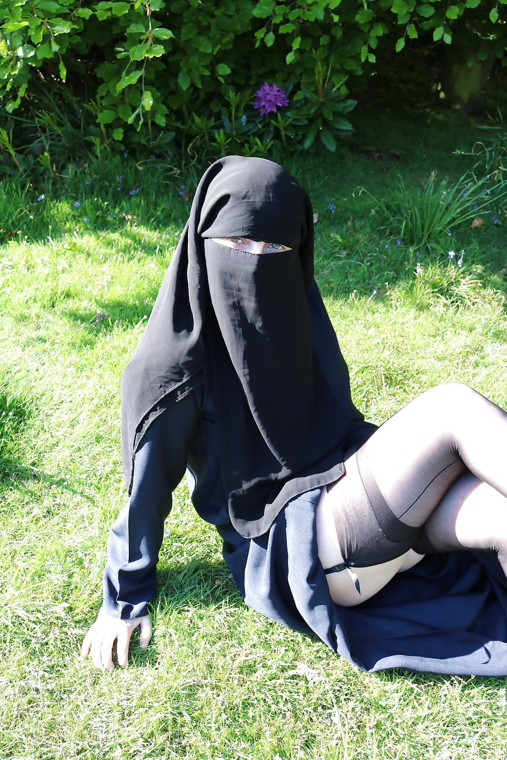 Muslim Burqa Niqab suspenders Outdoors Flashing